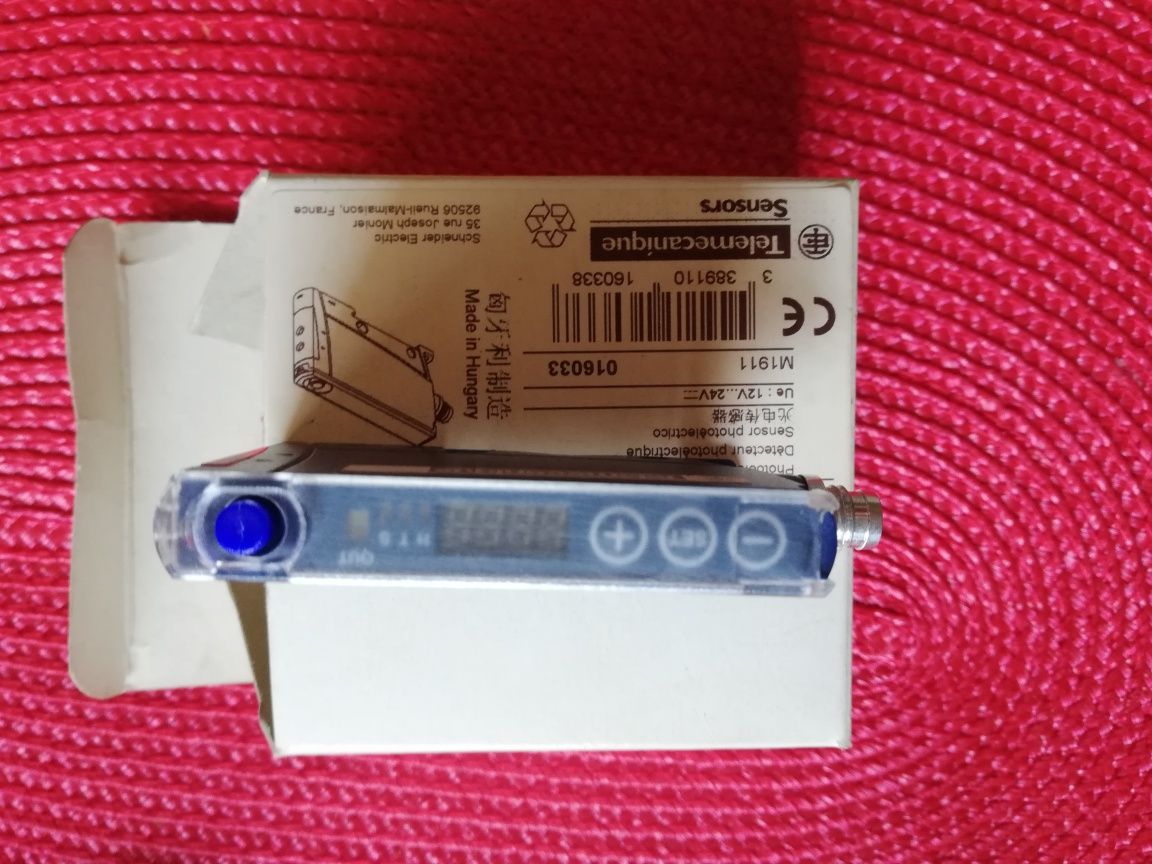 Czujnik fotoelektryczny Sn=0-10m 12/24V DC M8 NO/NZ XUDA2PSMM8