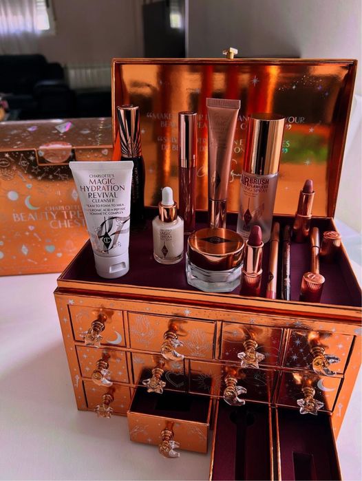 ‼️Адвент календар Charlotte Tilbury BEAUTY TREASURE CHEST подарунок