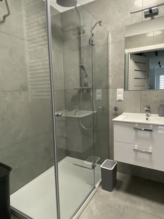 Wynajmę mieszkanie (3 pokojowe, 62m2). Jeziorna Towers.
