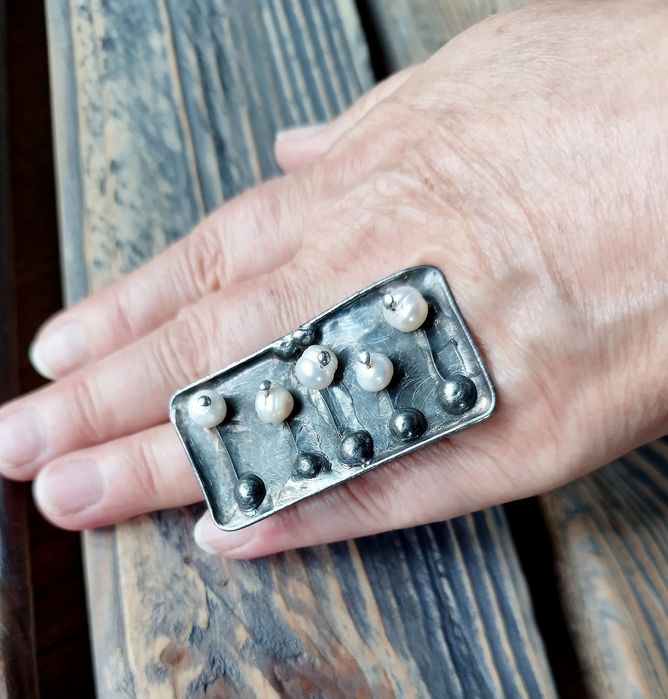 Polne kwiaty - regulowany pierscionek z pereł łodkowodnych