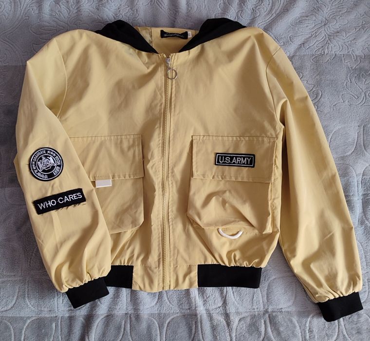 Куртка-вітровка жіноча