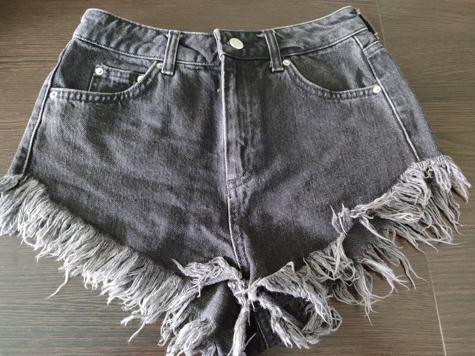 Майка-топ від H&M та шорти жіночі