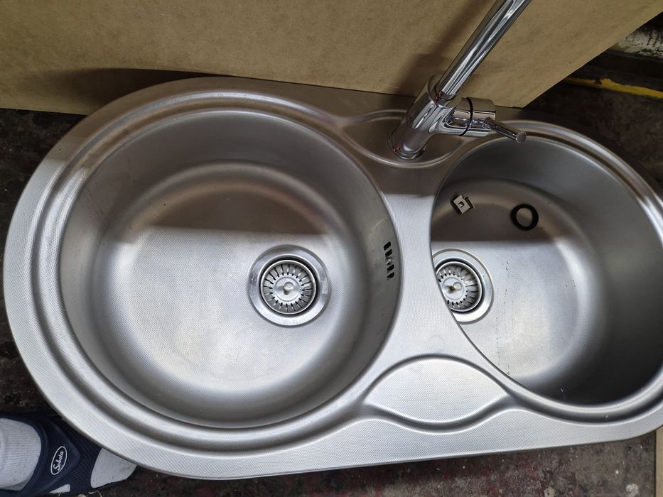 Zlew kuchennny z baterią