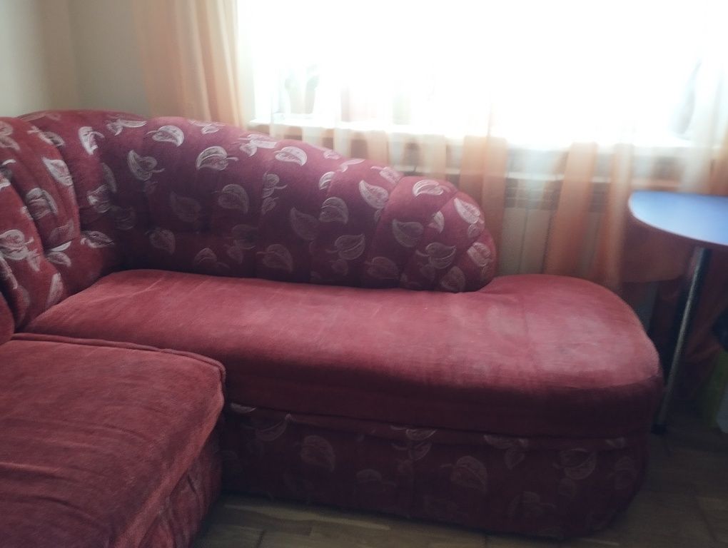 Продам м'який куток і два крісла