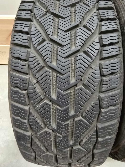 Komplet opon zimowych Kormoran 4 sztuki 225/45 R17 94 V XL