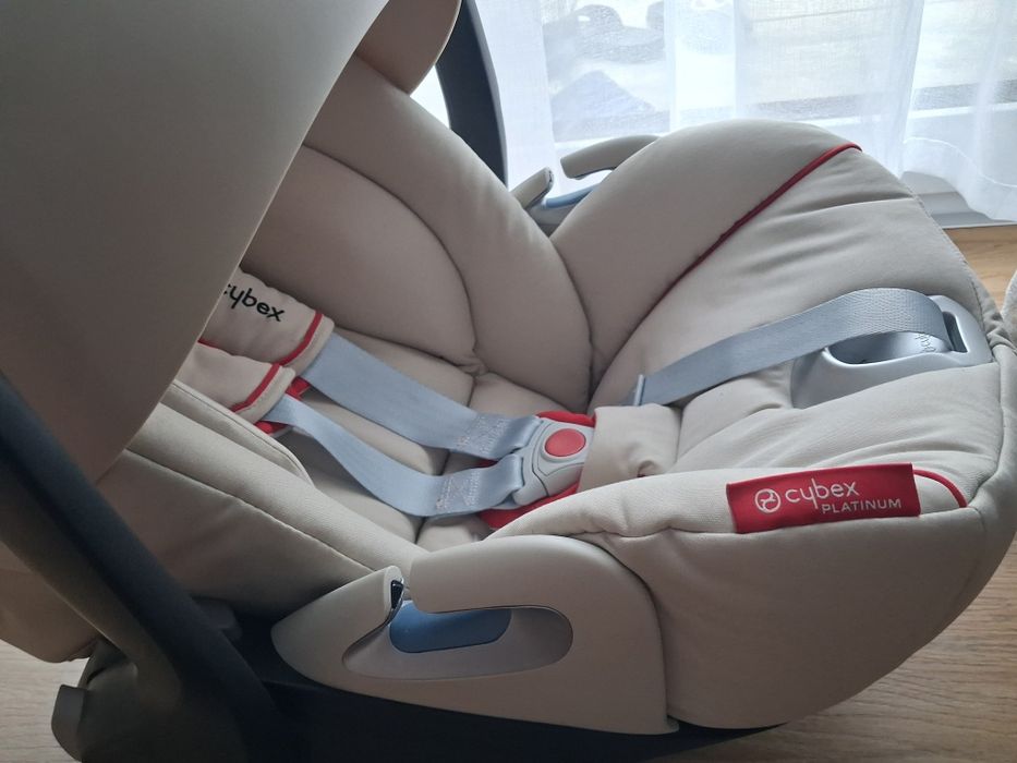 Cybex Cloud z i-size fotelik samochodow do bazy obrotowejy bez bazy