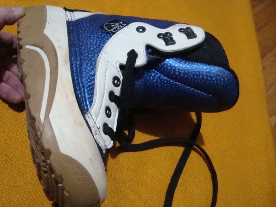 buty snoboardowe Shark -model Modes roz 37- 23.5 cm