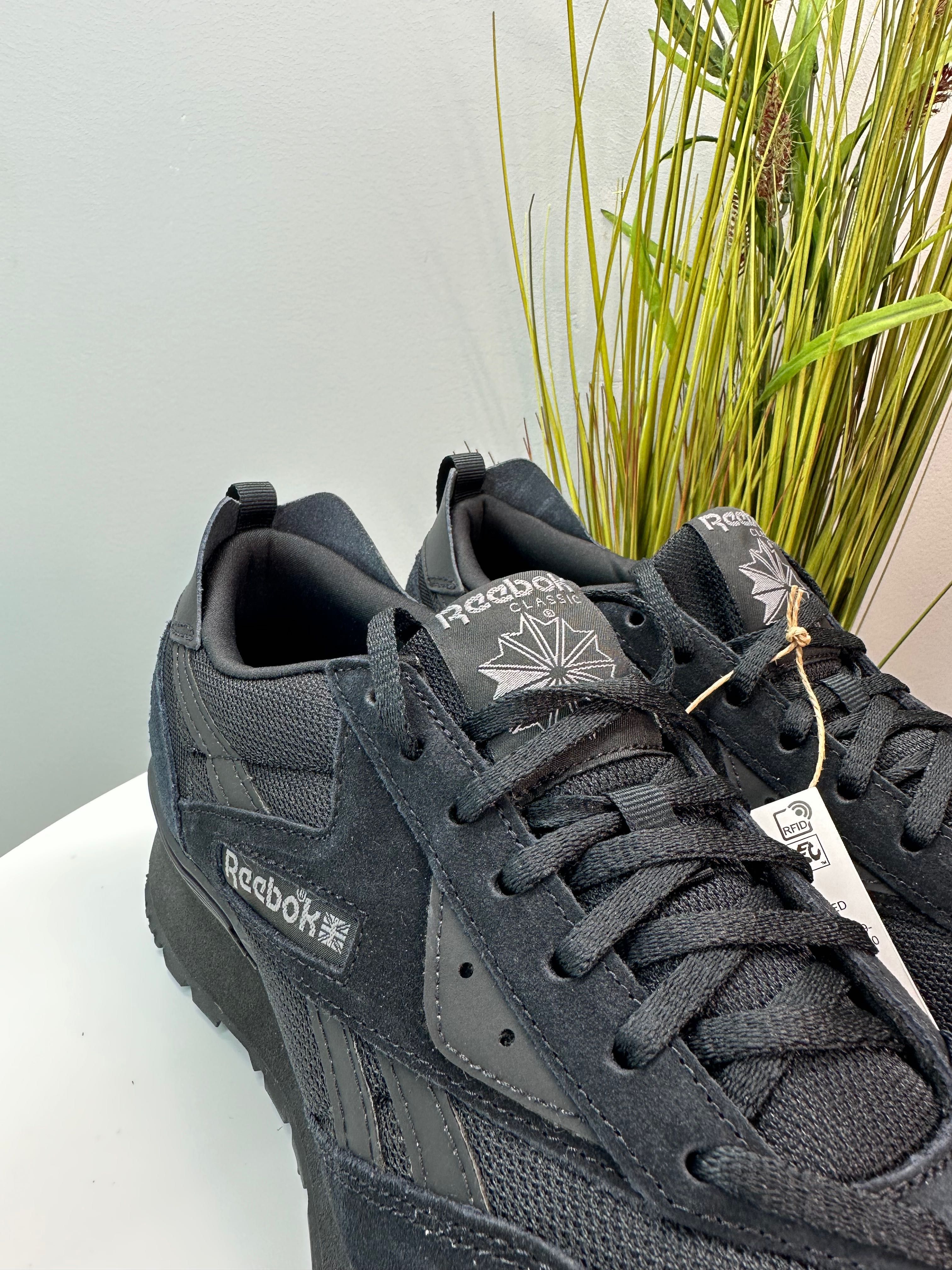 Нові ! Оригінальні кросівки Reebok LX2200