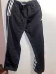 czarne spodnie dresowe adidas