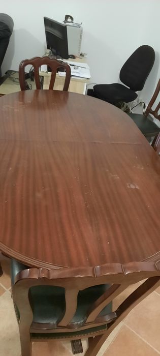 Conjunto mesa e cadeiras