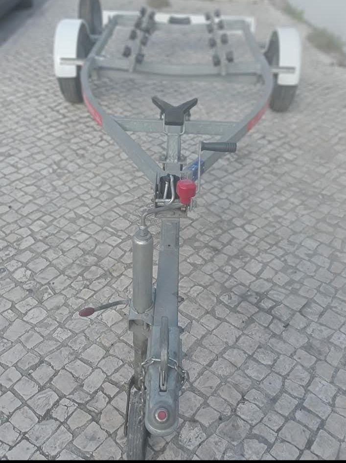 Atrelado para mota de água