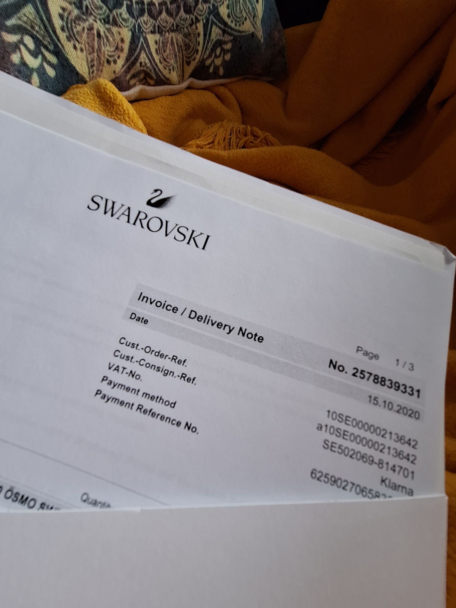 Przepiękny zegarek od Swarovski. 
Tarcza zegarka jest unikatowa-