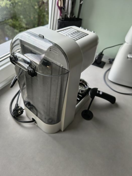 Ekspres kolbowy DeLonghi EC 251W - kolbowy