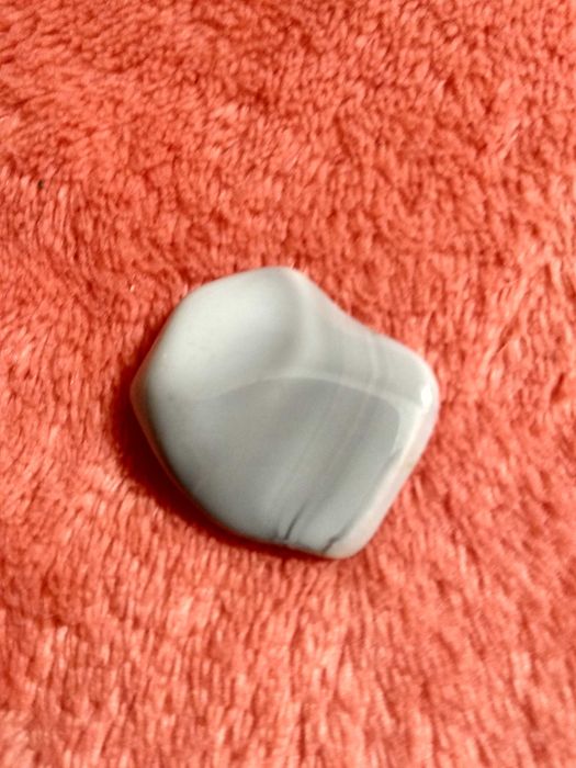 Агат камінь оберіг кристалл камень талисман наделяет даром красноречия