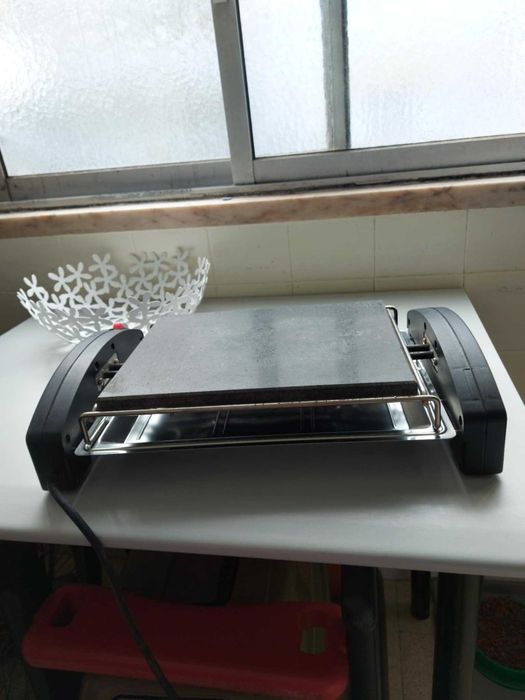 Grelhador eléctrico Ufesa de pedra fundida