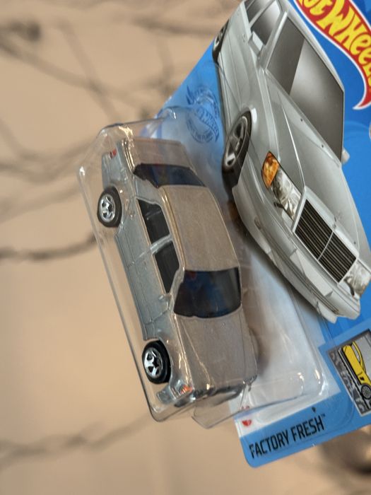 Hot Wheels Mercedes 500 E srebrny unikat 2021 AMG 500E ideał E500 W124