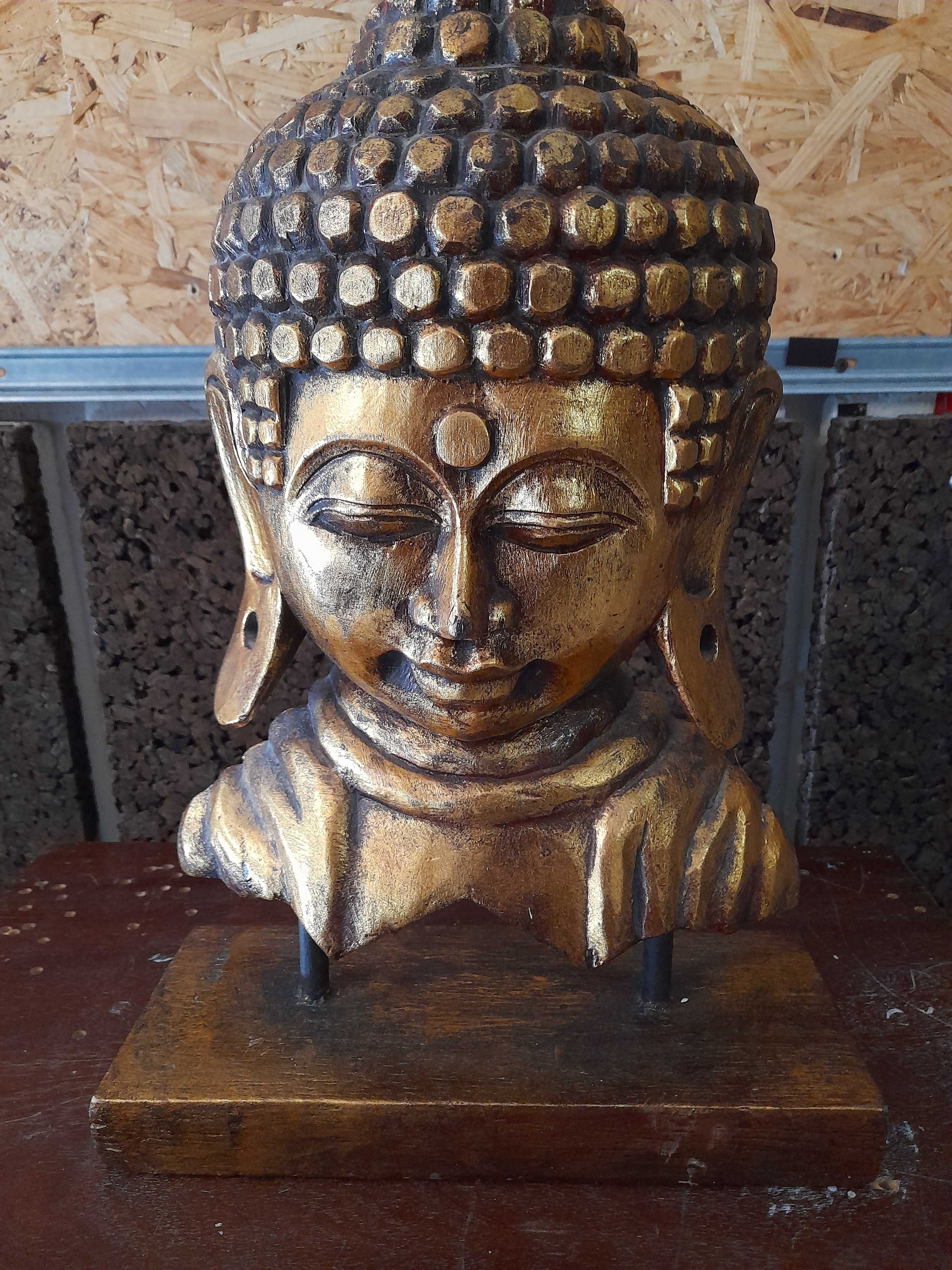 Busto de BUDA em madeira ,dourado e com relevo. Usado em bom estado.
