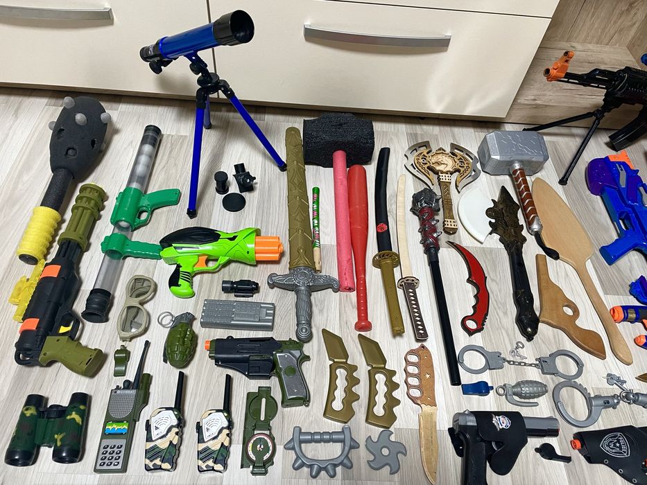 Продам детское оружие,  машины, др. Игрушки!