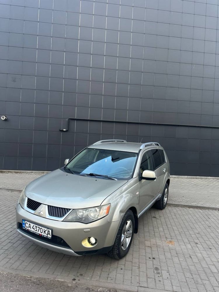 Продам Mitsubihi Outlender 2л дизель