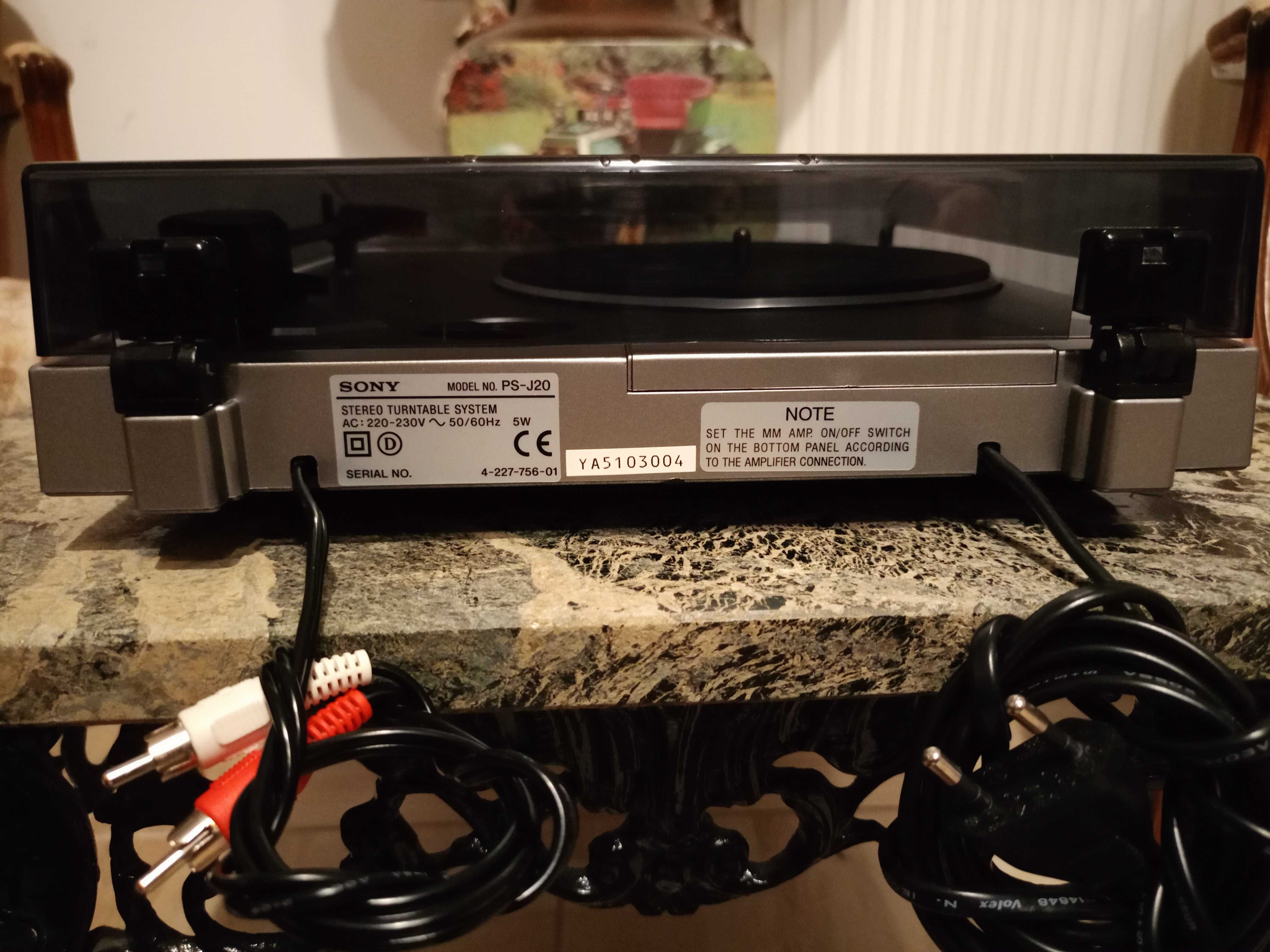 Gramofon SONY PS-J20 z przedwzmacniaczem.