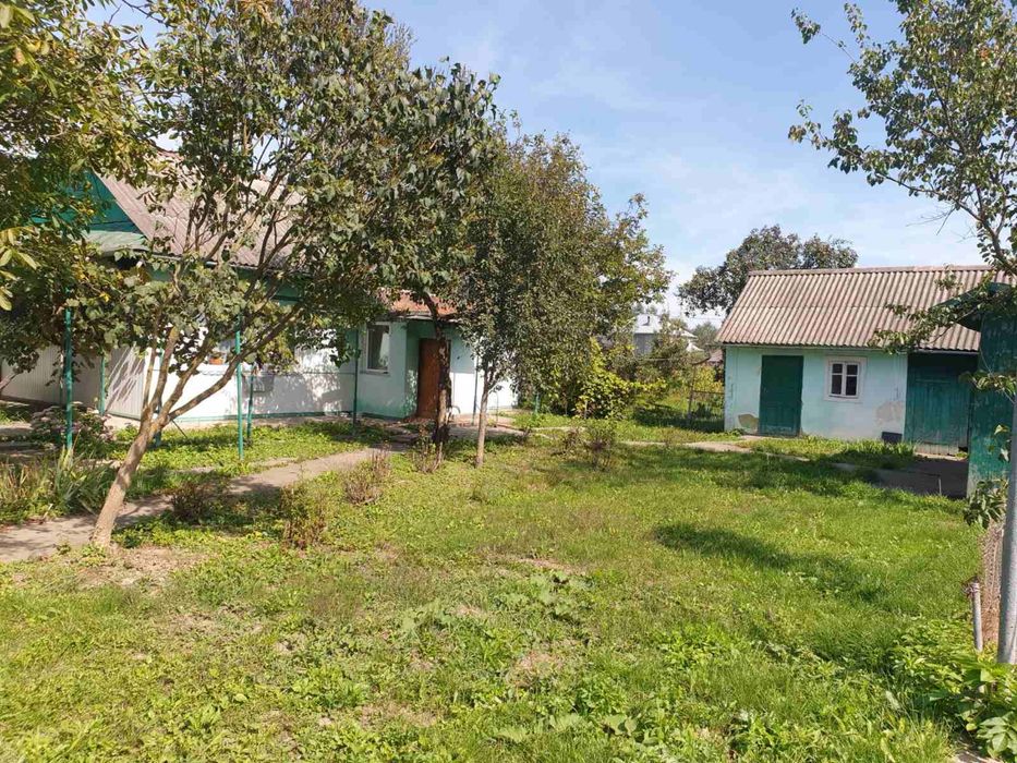 Продається булинок в селищі Лужани