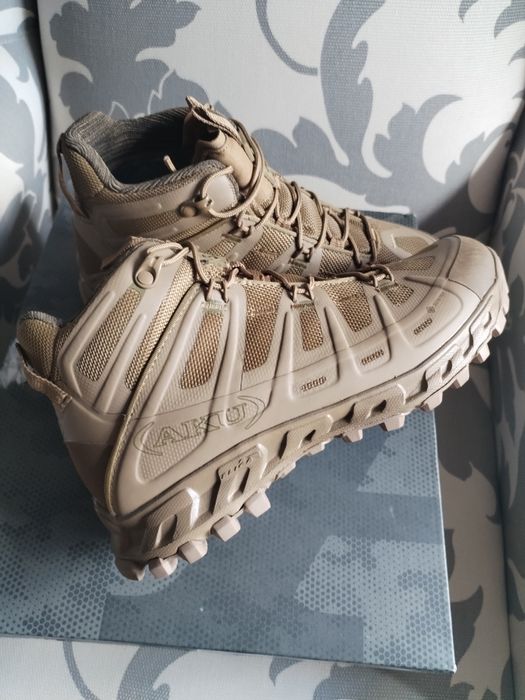 Włoskie profesjonalne buty trekkingowe Aku Selvatica tactical Mid r. 3