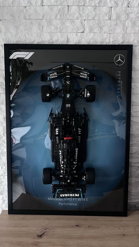 Продам картину із авто конструктором Mercedes Petronas F1