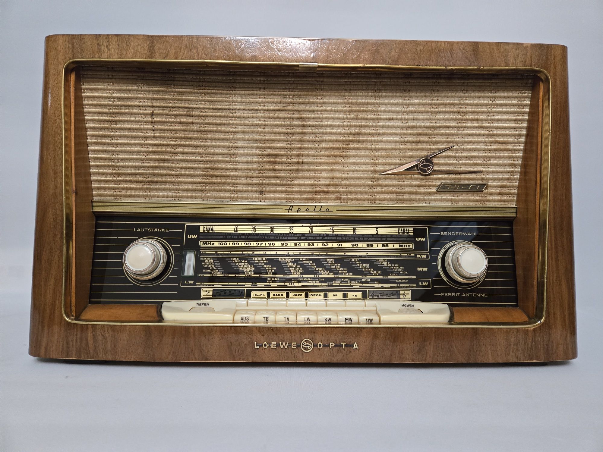 Rádio antigo reparado Loewe-Opta