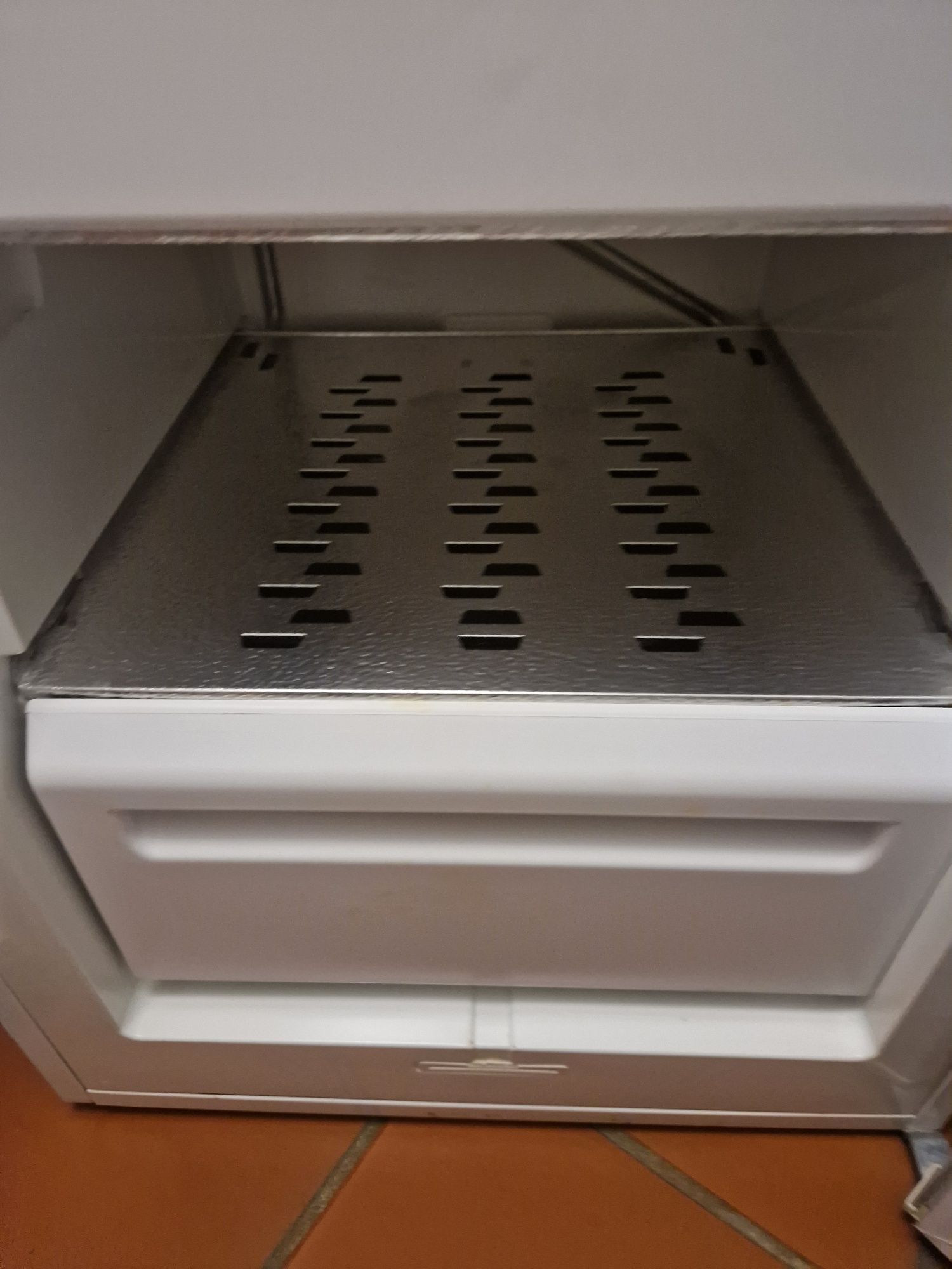 Arca congeladora vertical Zanussi ZV180R