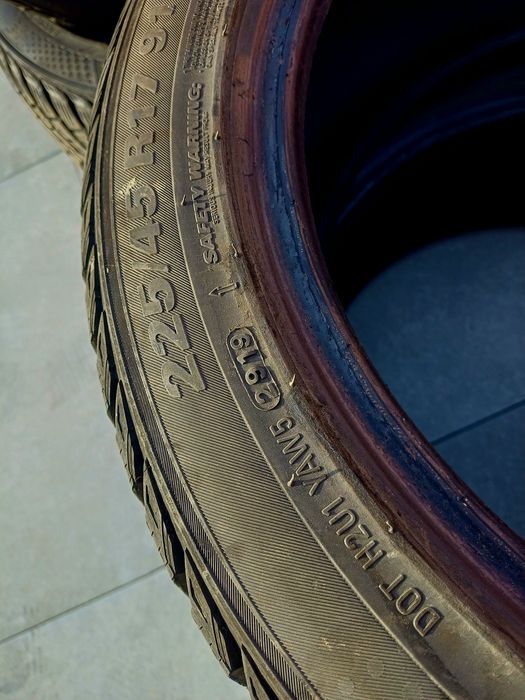 Opony zimowe używane kumho 225/45/17  4szt.