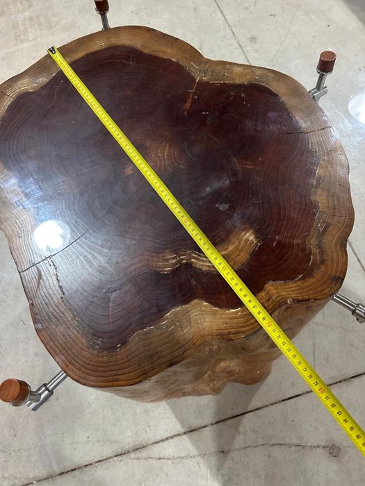 Mesa única em tronco de madeira - Rara