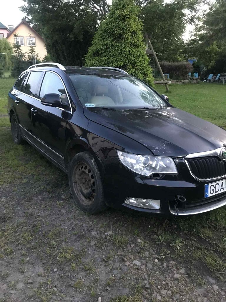 Skoda Superb uszkodzona