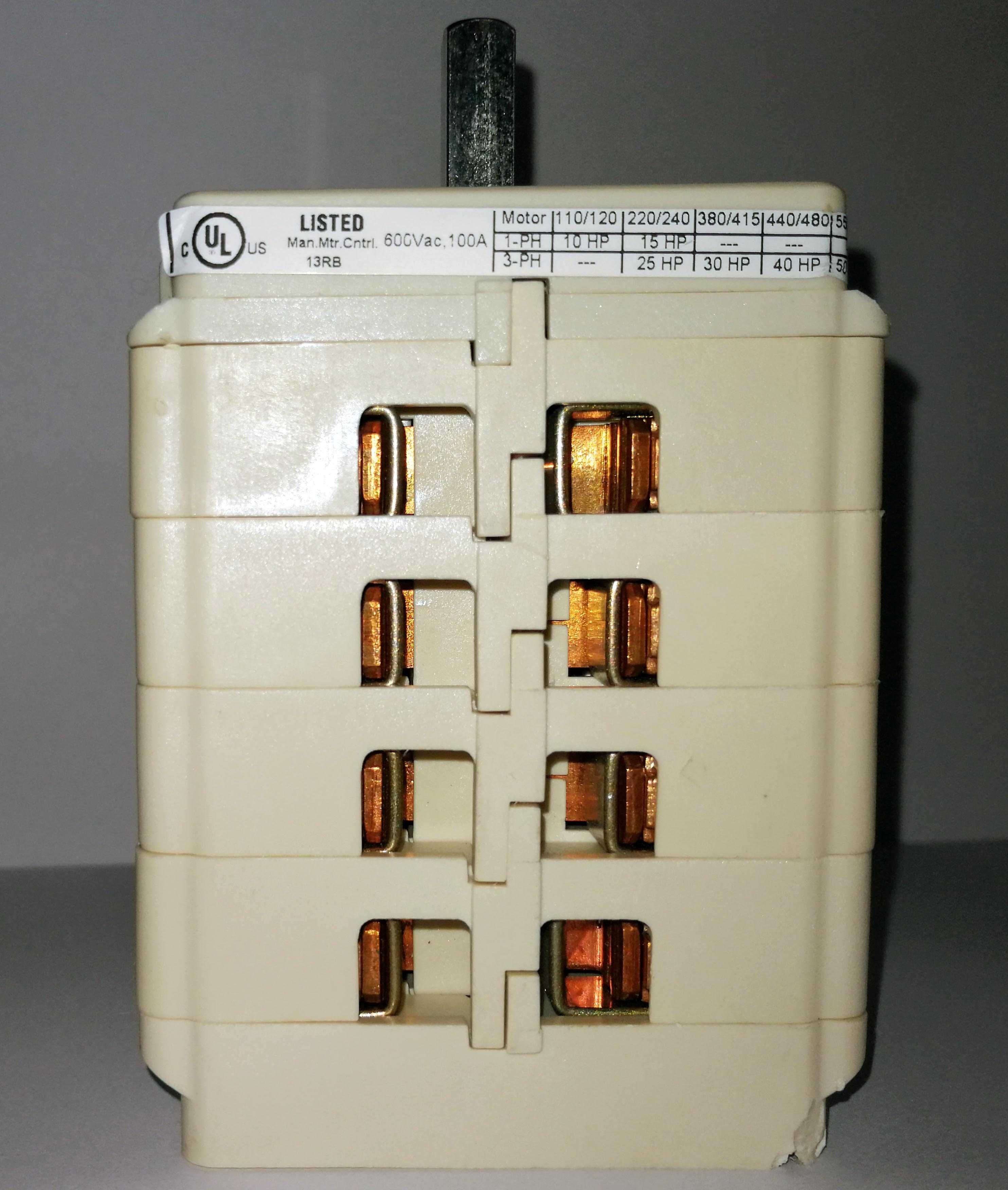 Przełącznik wyłącznik I-0-II 100A 600V 50Hz 35 mm2 Socomec Switch