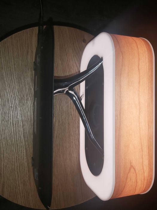 Lampka nocna z ladowarka,glosnkiem Bluetooth