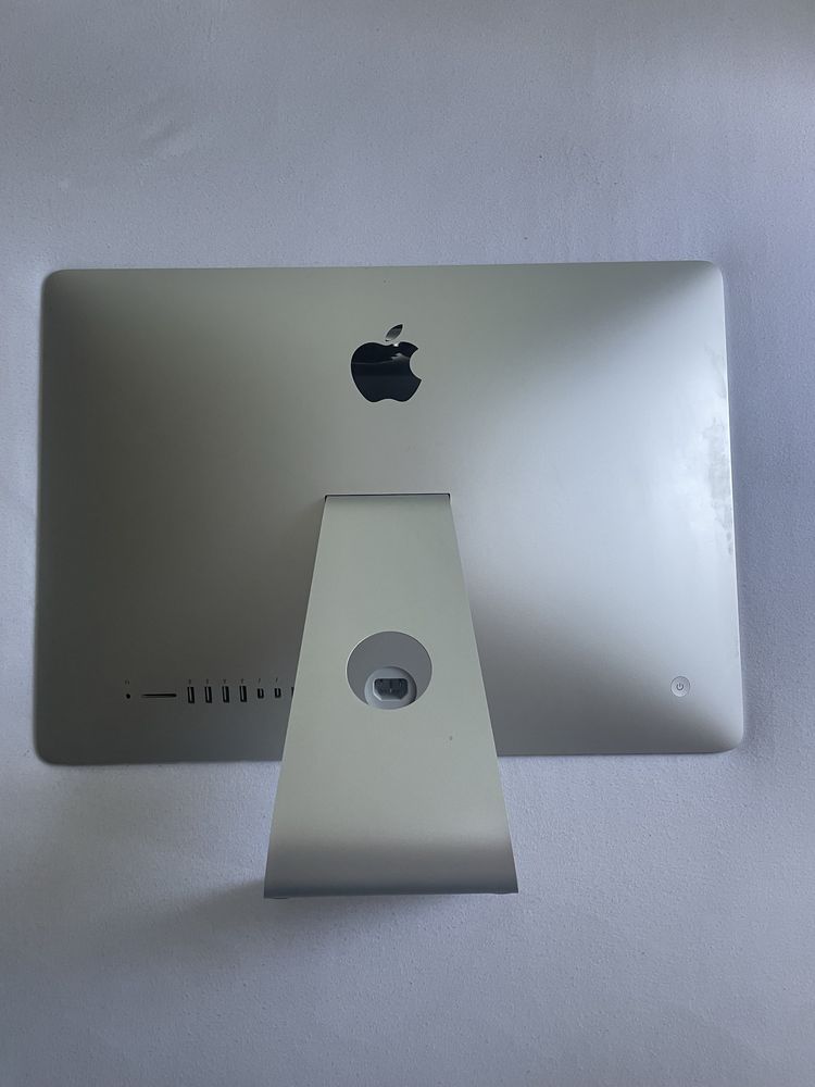 Komputer stacjonarny iMac jak nowy (Retina 4K, 21.5-inch, Late 2015)