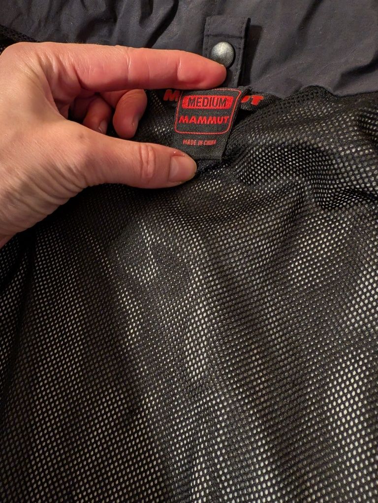 Куртка Mammut Dry tech
M розмір original чудовий стан .