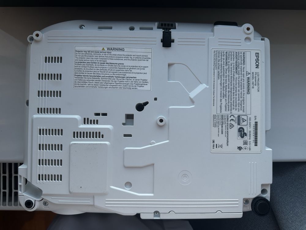 Продам проектор EPSON eb e01 projector