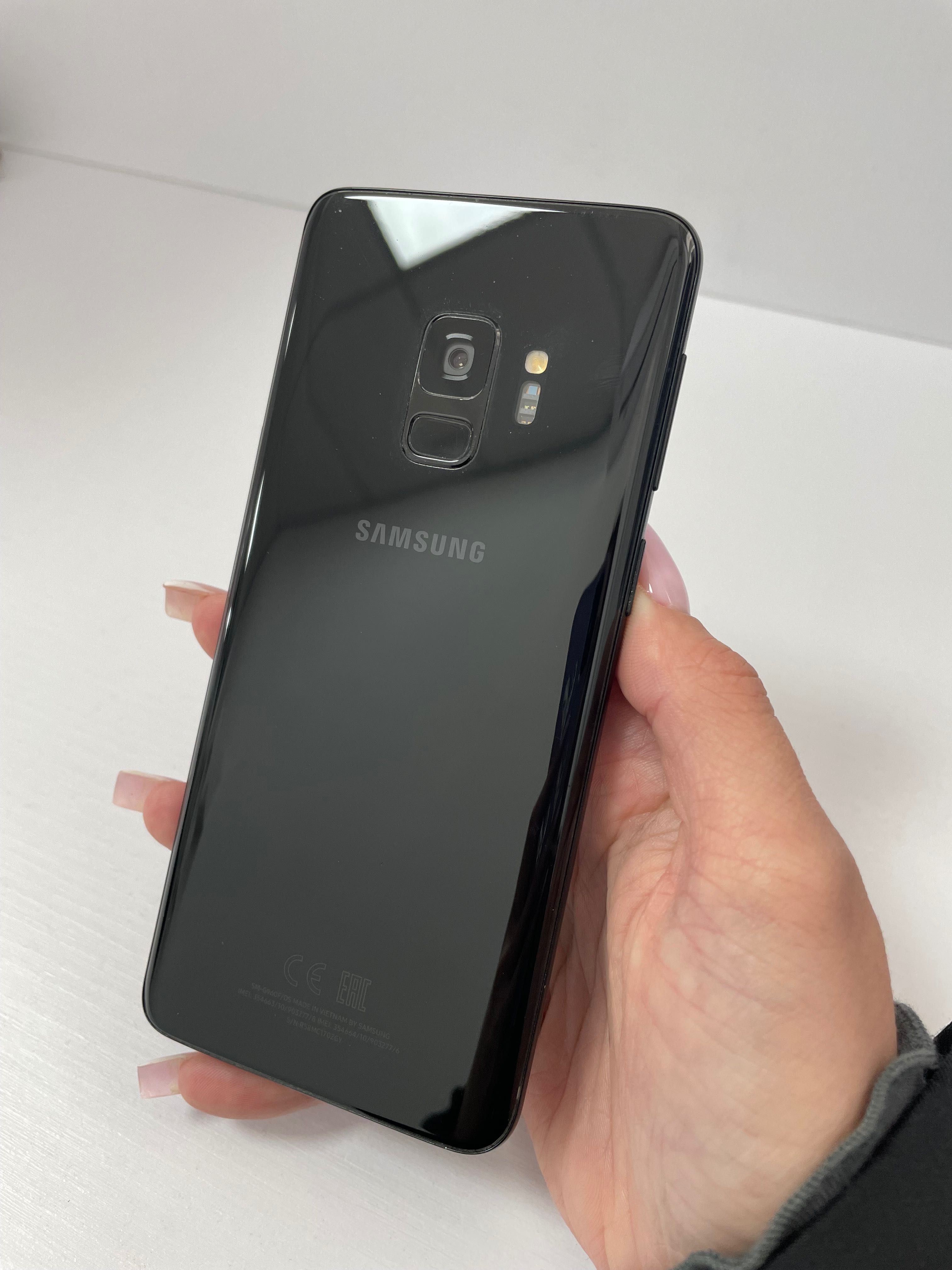 Телефон Samsung S9