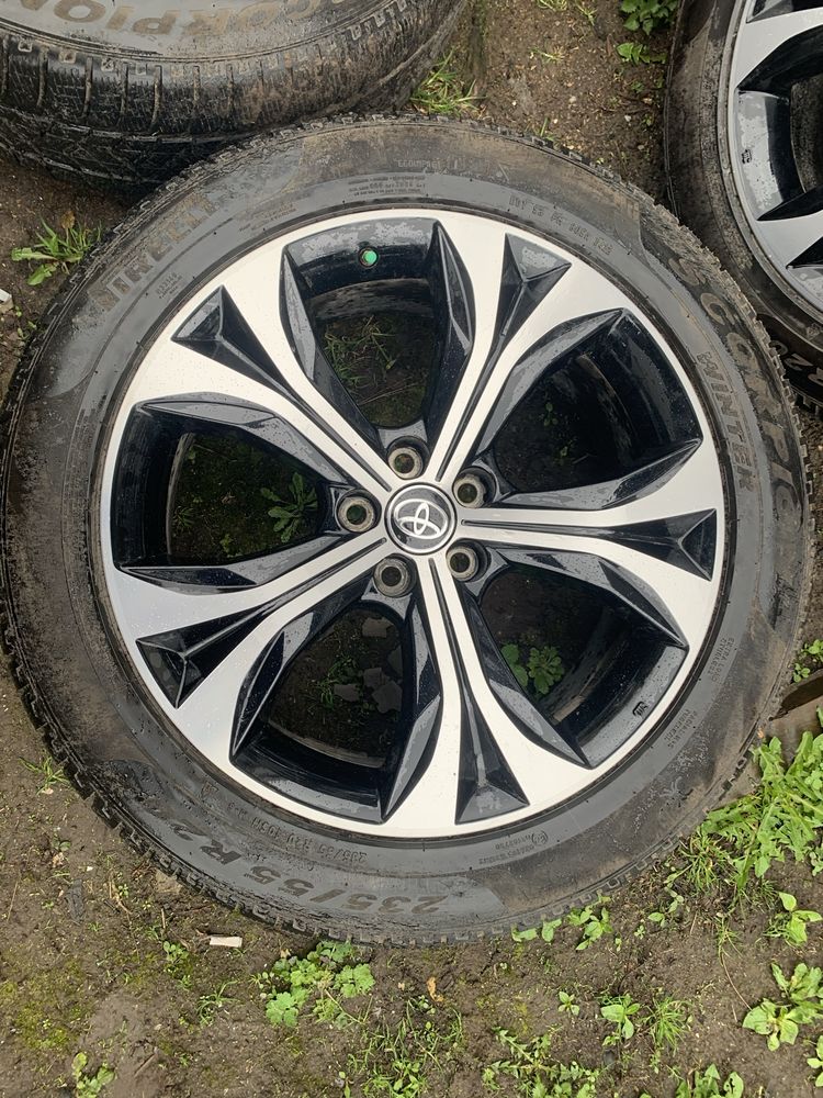 Toyota Highlander Диски з резиною комплект Pirelli 235/55 R20