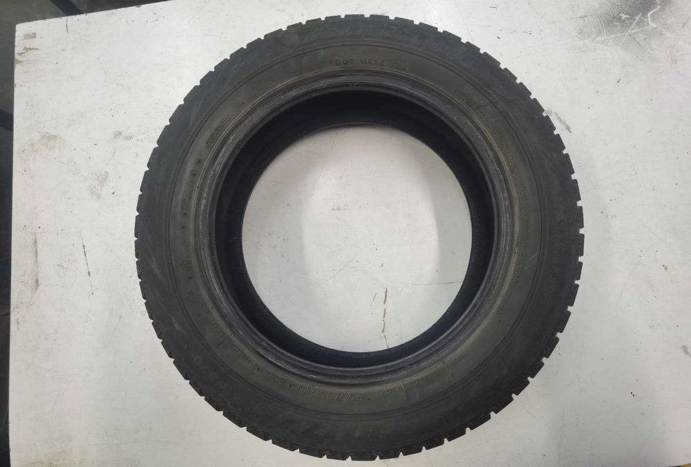 Зимові шини Bridgestone WS-70: 205/60 R16 оригінал Японія БВ як нові