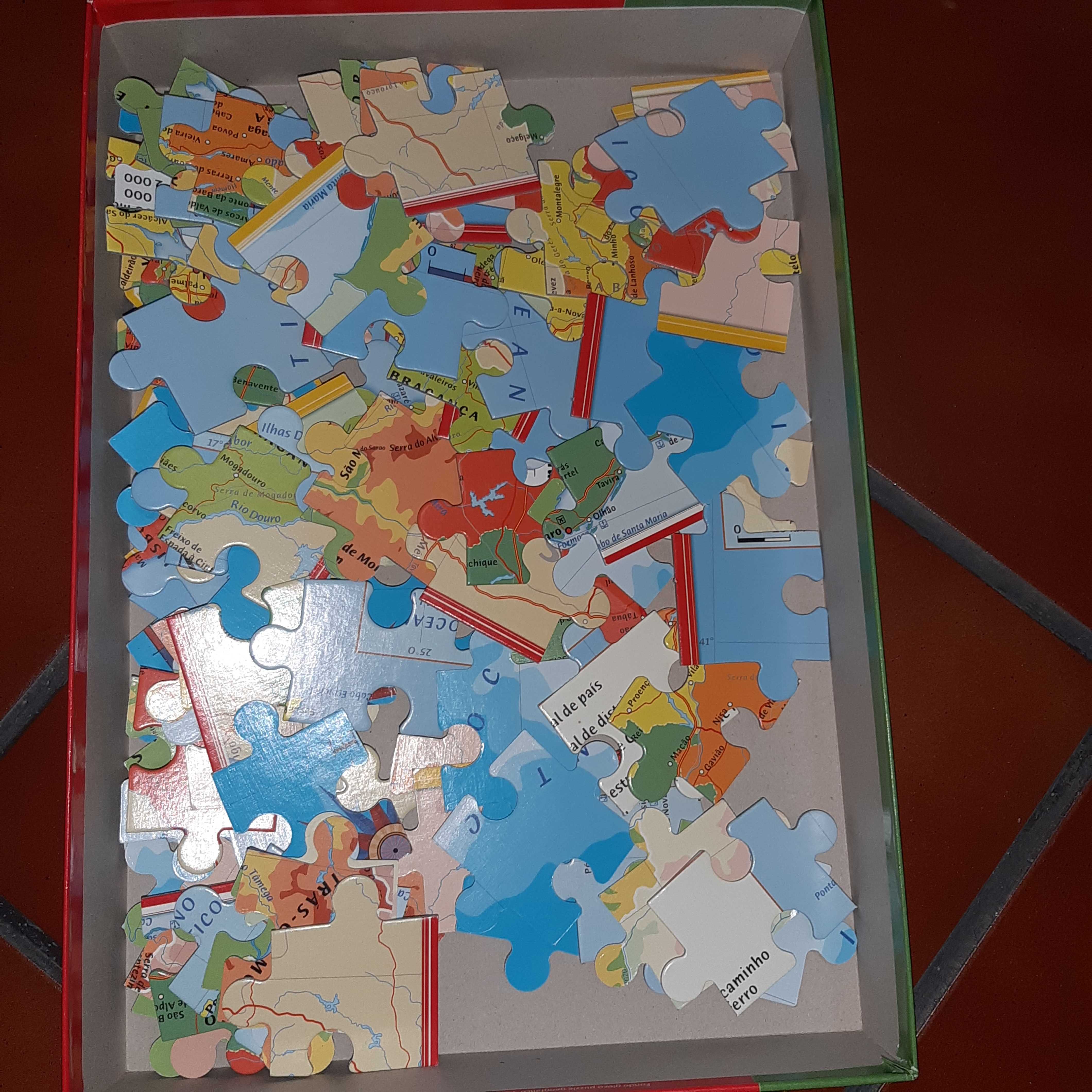 Puzzles Portugal, em bom estado.