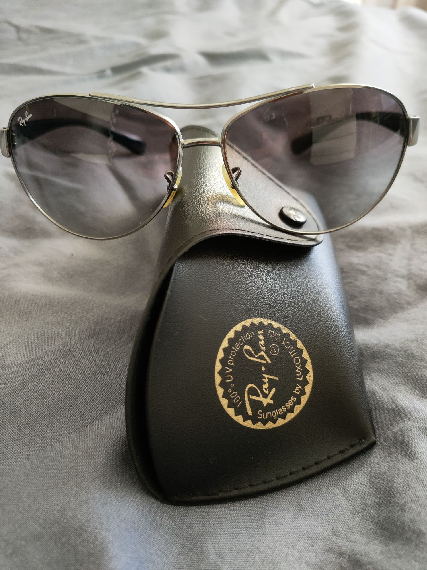 Óculos de sol Ray ban.