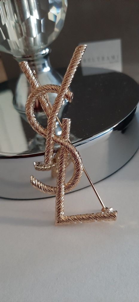 Jakość Premium Złota broszka ysl model Opyum wybity napis Cudo lv cc