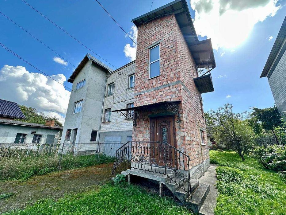 Продаж частини будинку з ділянкою у м.Дрогобич (вул. Довбуша)