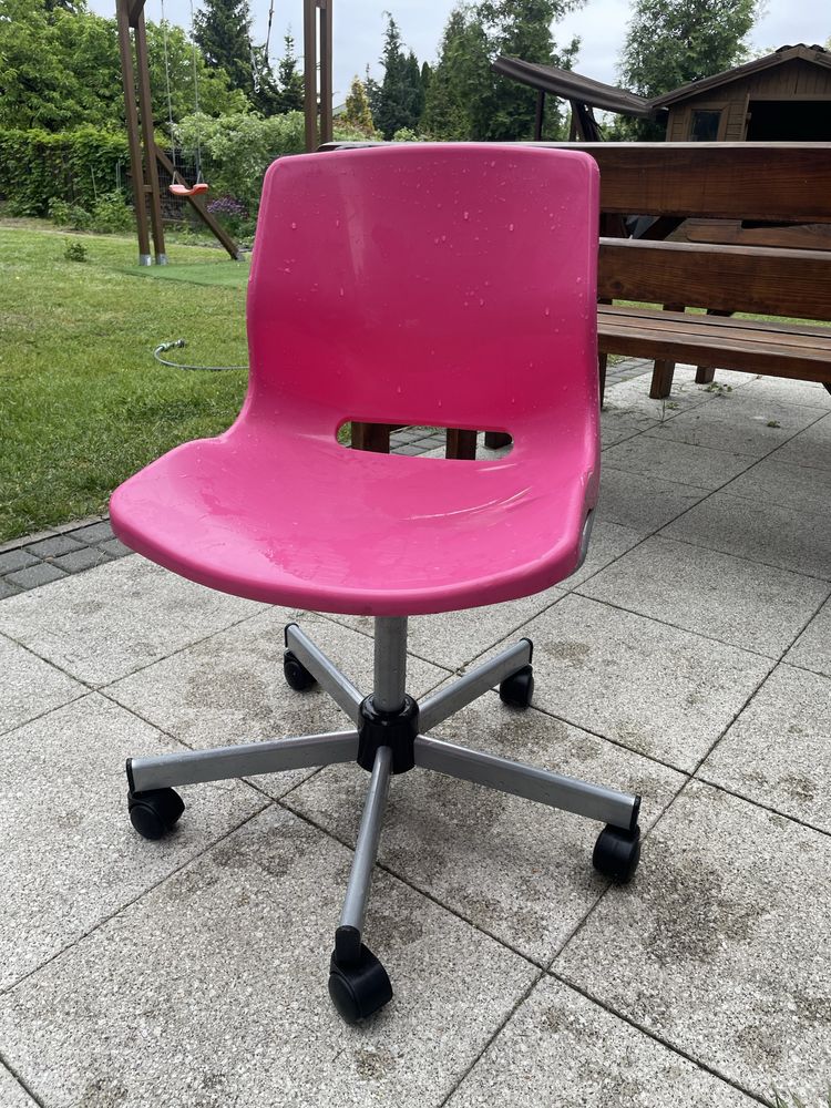 Krzesło obrotowe Ikea różowe
