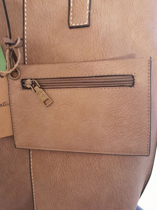 Mala beje de senhora da NATURA