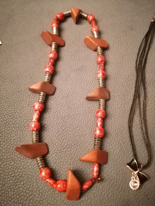 Vários artigos de bijuteria