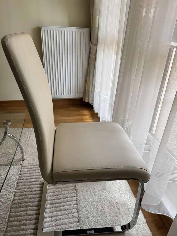 Krzesla do salonu.