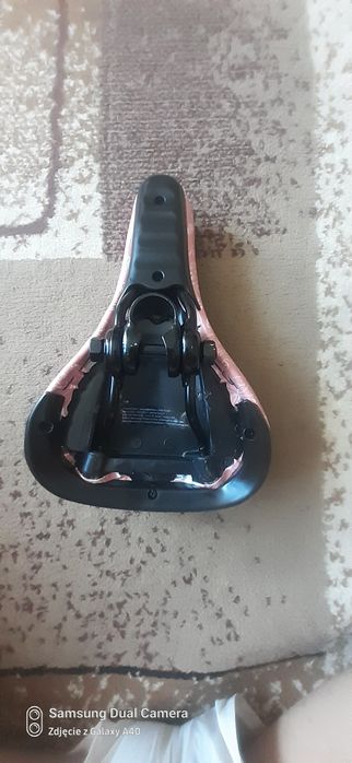 Sprzedam nowe siodełko do roweru dla dziewczynki kolor różowy .