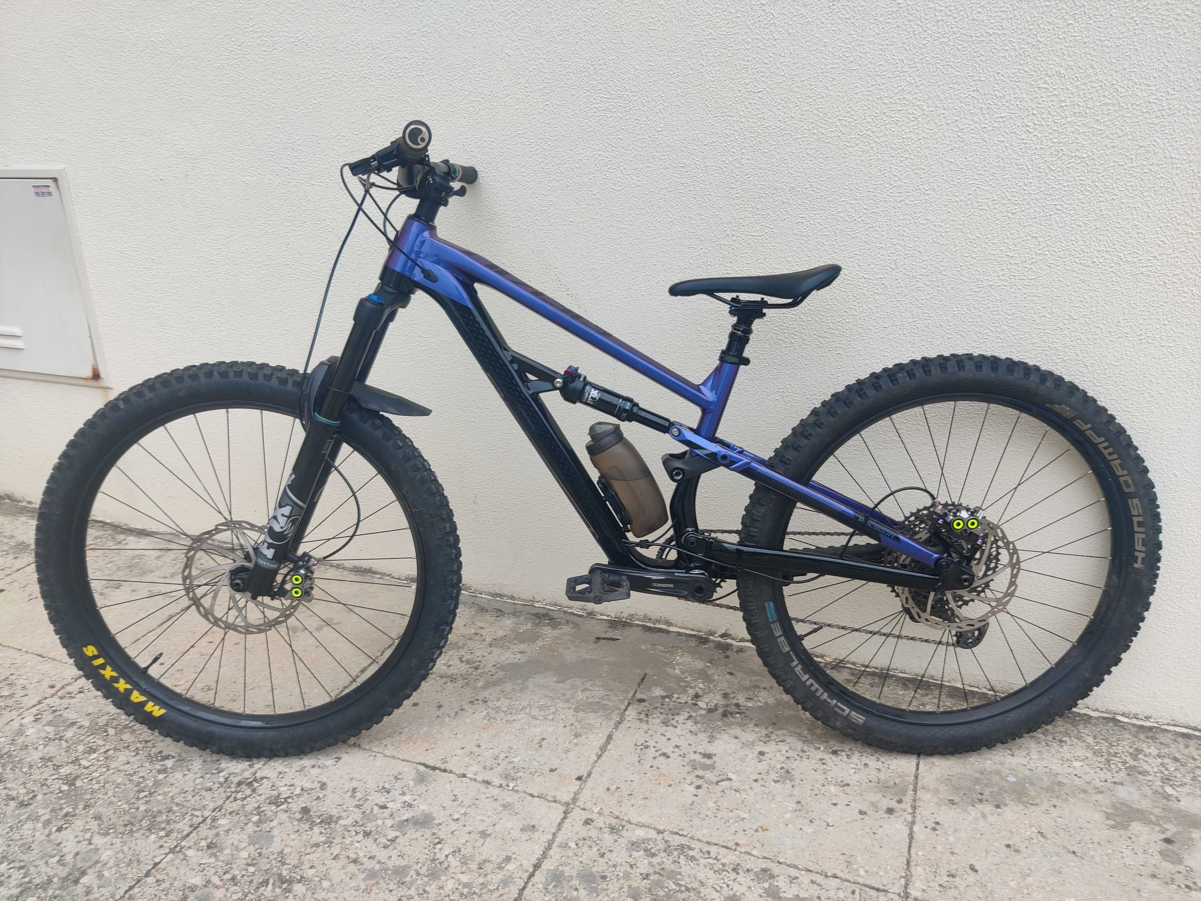 Bicicleta Trail/Enduro Polygon Siskiu T8 27.5